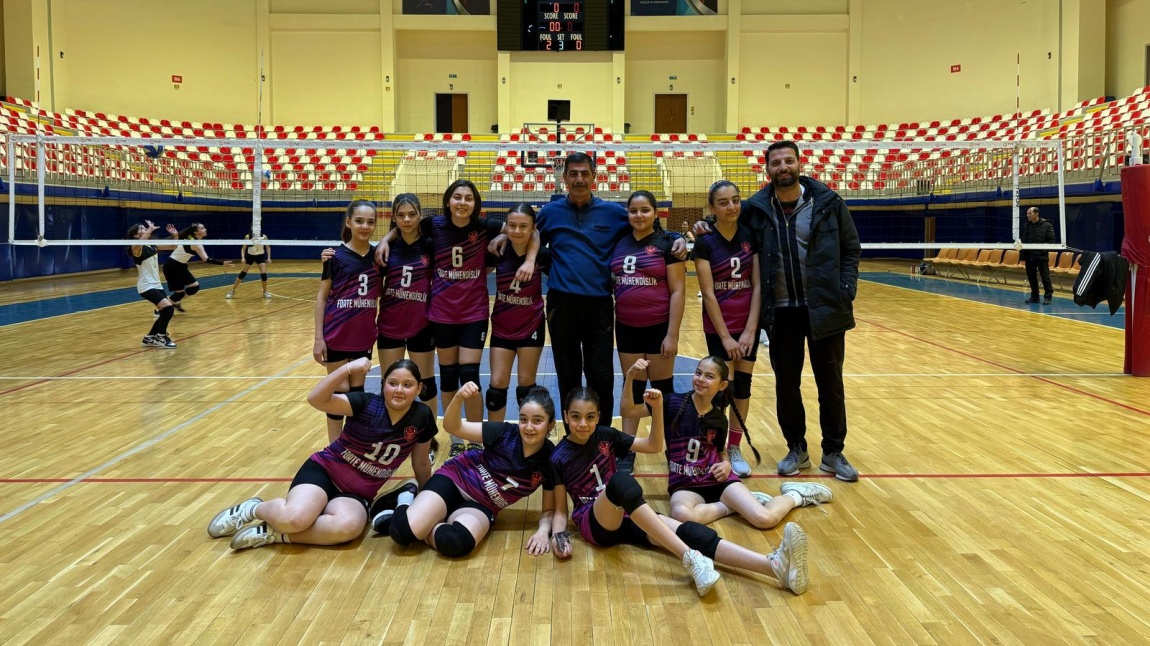 Küçük Kızlar Voleybol Takımımız Yarı Finale Yükseldi 